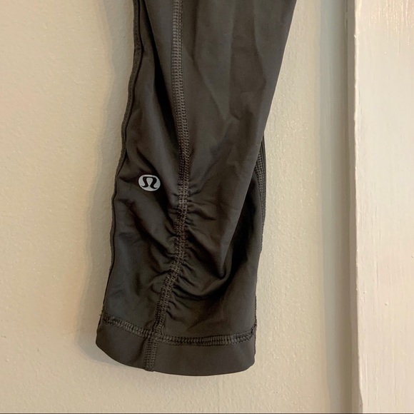 Lululemon Gray Cropped Legging - Picture 4 of 6